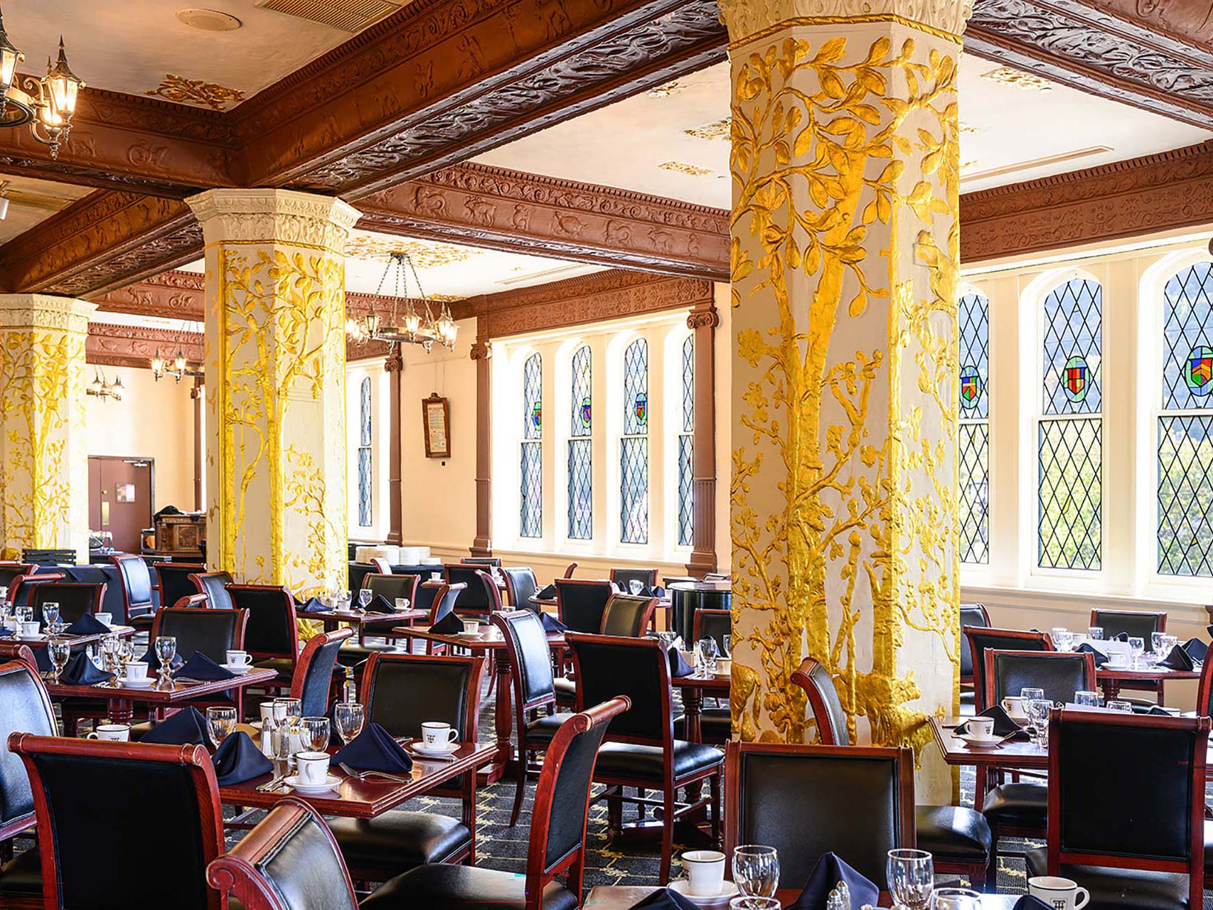 Macarthur's Riverview Restaurant | The Thayer Hotel